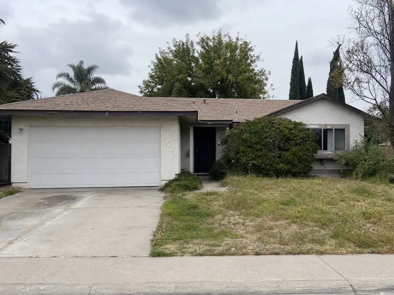 AI Front Yard Design review by a real estate advisor - Before Generation
