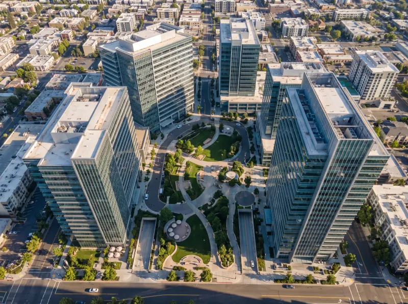 Complex Buildings Visualization in a real site context